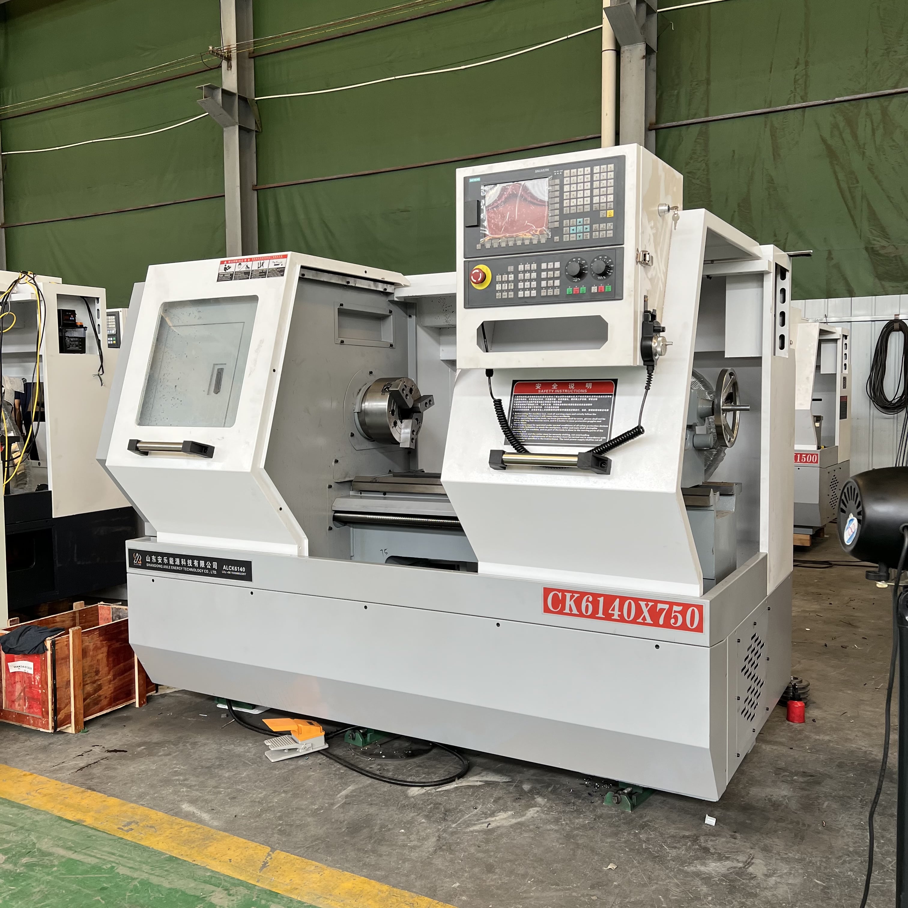 CK6140x750 Токарный станок с ЧПУ с плоской станиной 4d670bdfcbc7e3be58dd70ec538744b-min