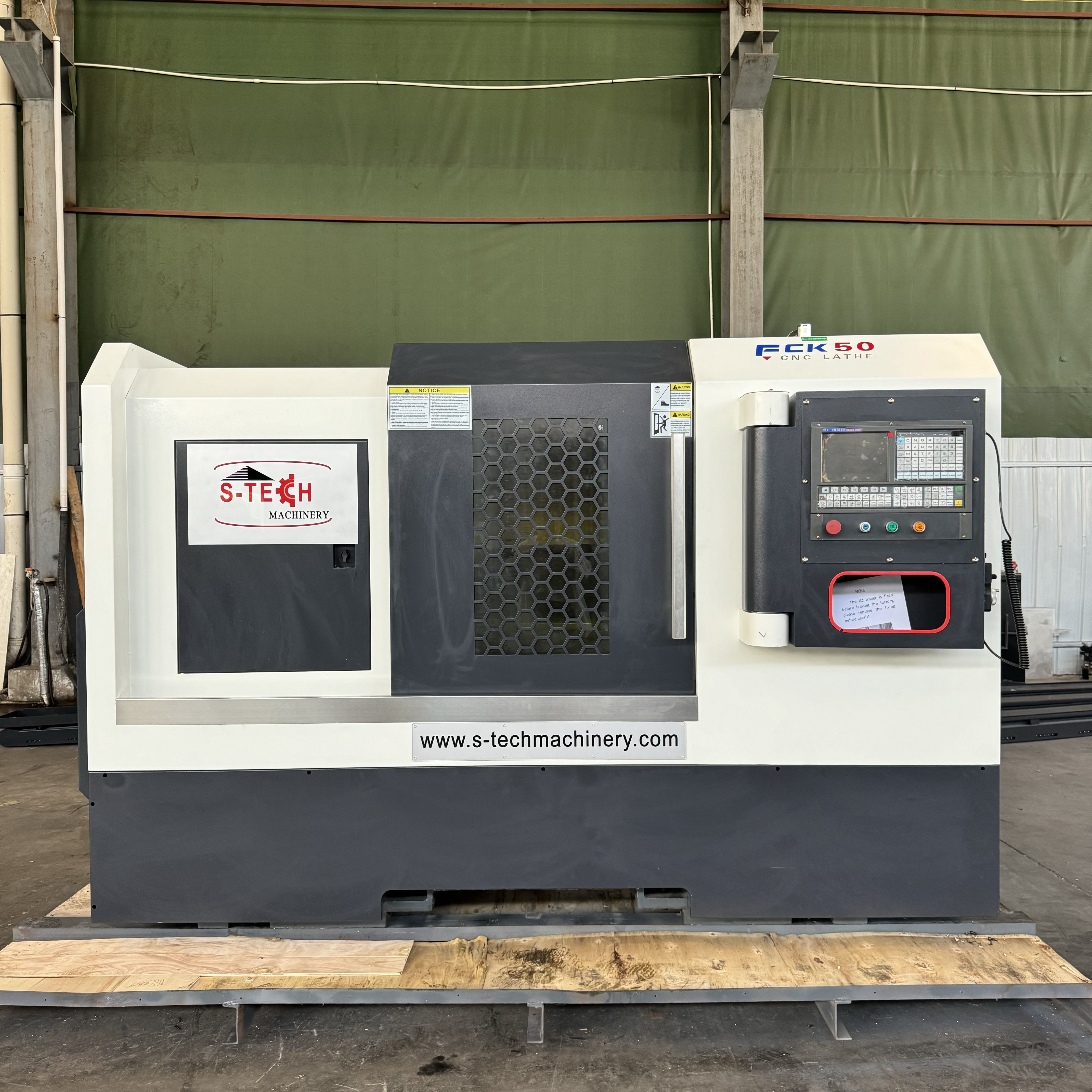 Токарный станок с ЧПУ FCK50 будет упакован и отправлен в Колумбию для модернизации местной обрабатывающей промышленности.