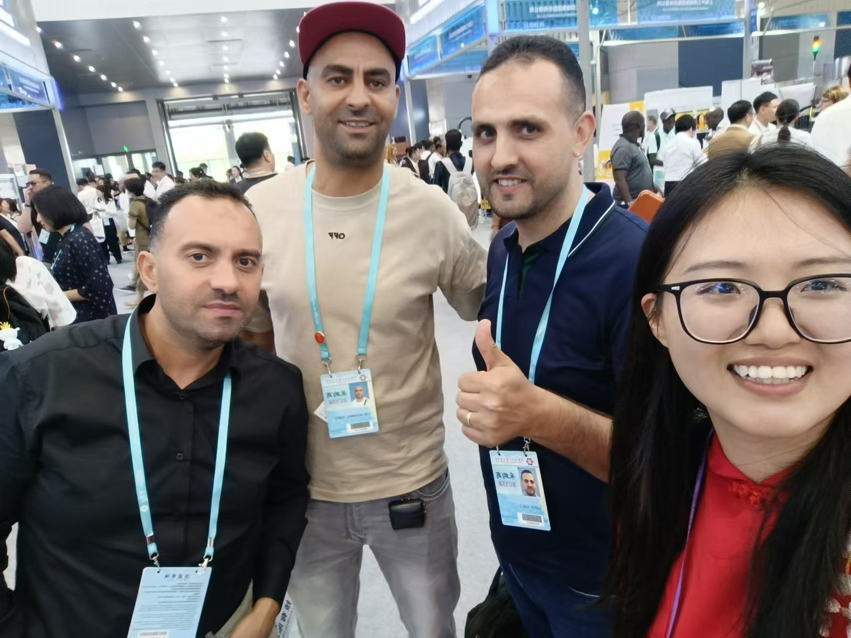 Alles CNC за десять заказов за четыре дня на ярмарке Canton, мировые клиенты проявляют большой интерес в оборудовании с высоким разрешением.