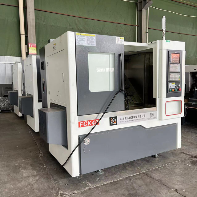 Токарный станок с ЧПУ с наклонной станиной FCK40 способствует точному производству во многих отраслях промышленности.