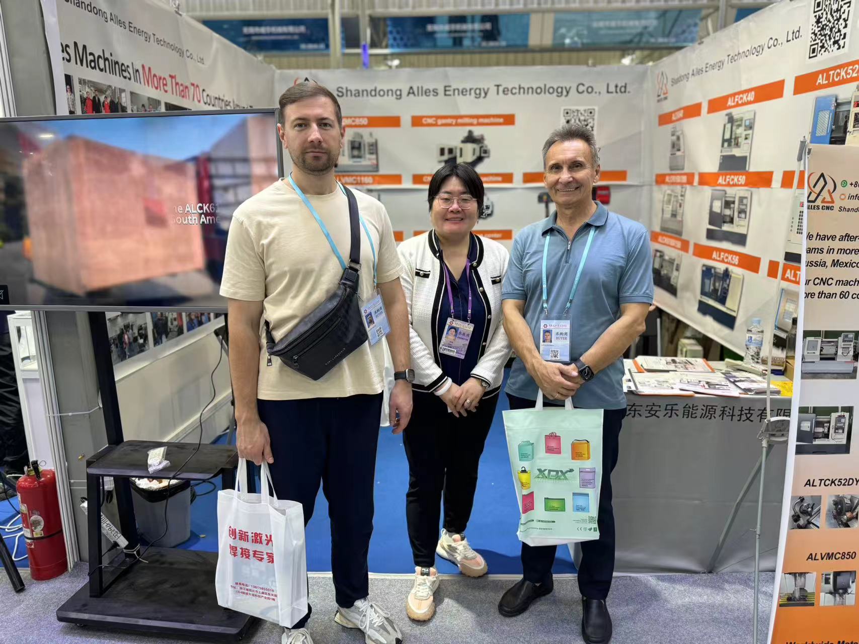 Alles, получая более десяти заказов за четыре дня на Canton Fair, глобальные клиенты проявляют большой интерес к высокопрофессиональному оборудованию 