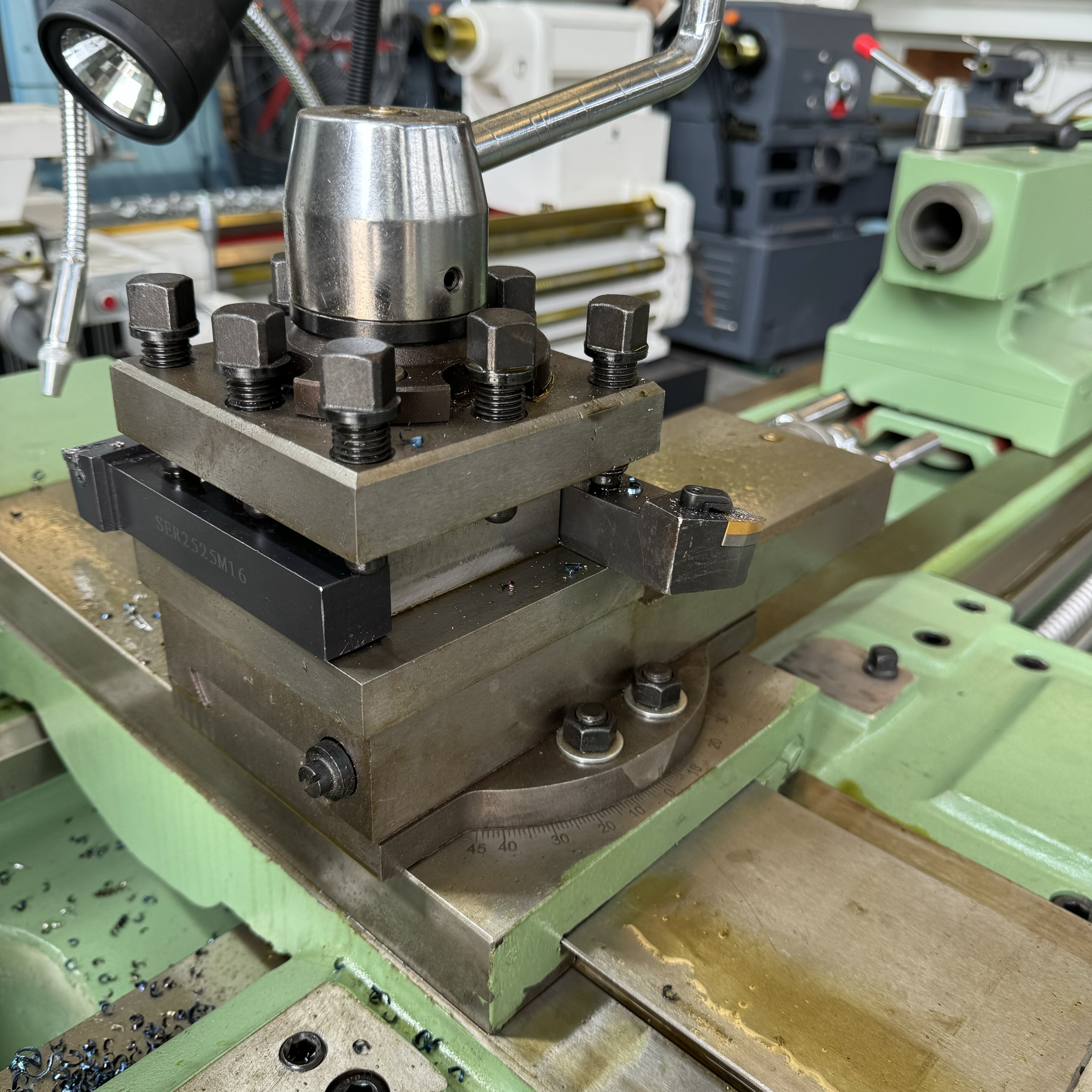 Токарный станок с ЧПУ ALCA6140-1000 производства завода ALLES CNC был успешно отправлен в Россию, что помогло местной обрабатывающей промышленности набрать обороты