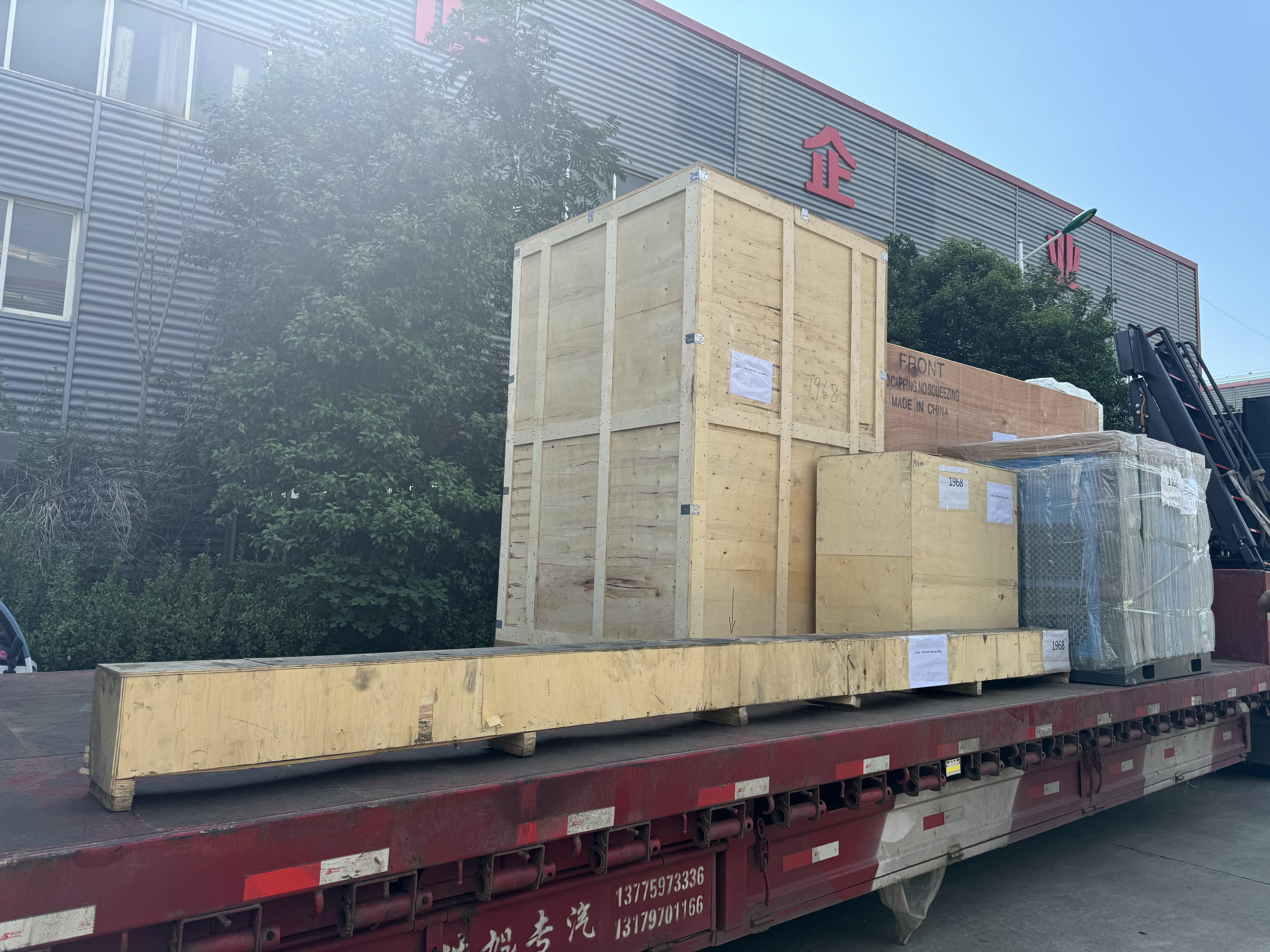 Alles CNC успешно отправляет восемь машин с ЧПУ в Россию