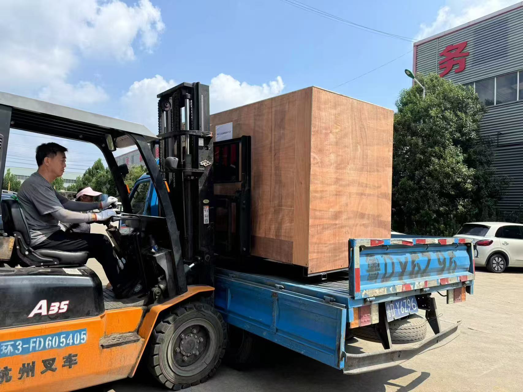 Токарный запас CNC Alck6150 упакован и отправлен в Россию, чтобы помочь улучшить технологии производства