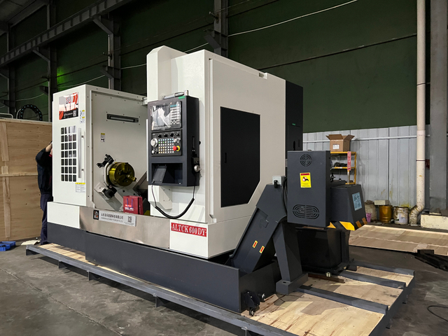 Отличные особенности токарного станка TCK600DY