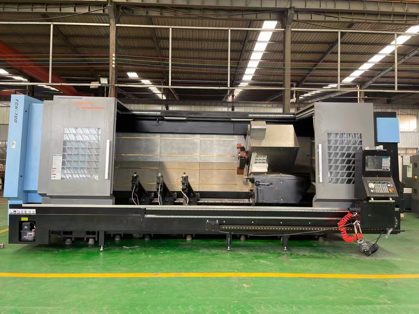 Токарный станок с ЧПУ TCK700 оснащен структурой высокой критики