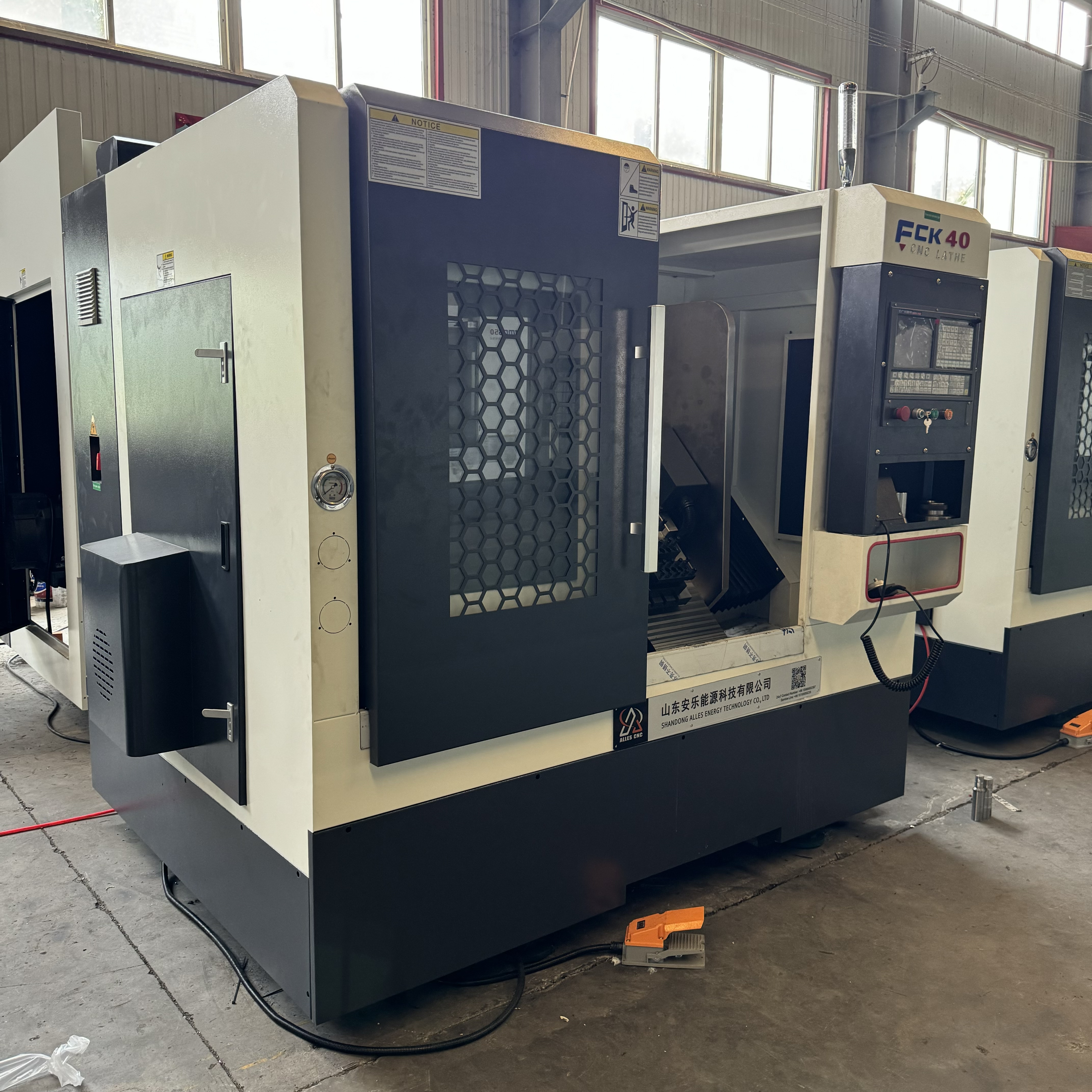 Токарный станок с ЧПУ ALFCK40 экспортируется в Россию: стимулирование промышленного развития за счет высокой точности и универсальности