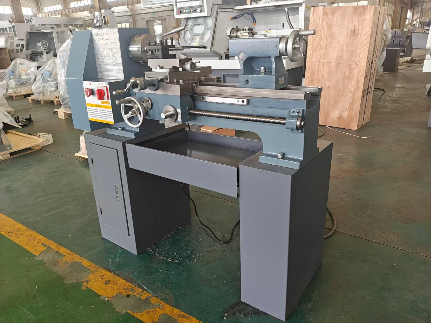 Ручной токарный станок SDAL6128A успешно прошел проверку и скоро будет отправлен в Израиль.